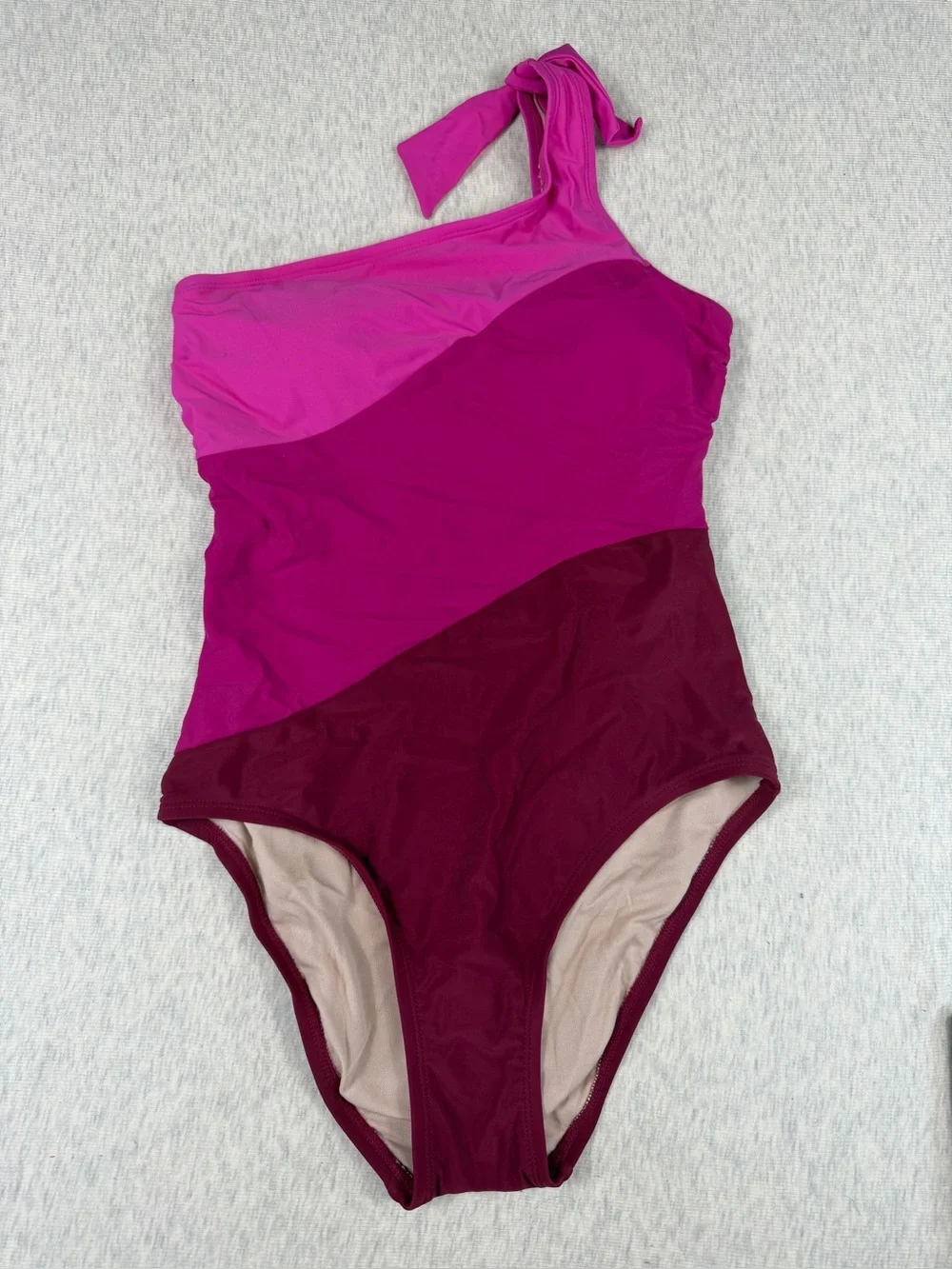 Aqua Couture One Shoulder Colorblock One Piece Swimsuit Size S NWOT Liner Intact
